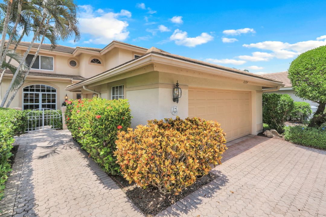 10354 Quail Crown Dr, Naples, FL 34119