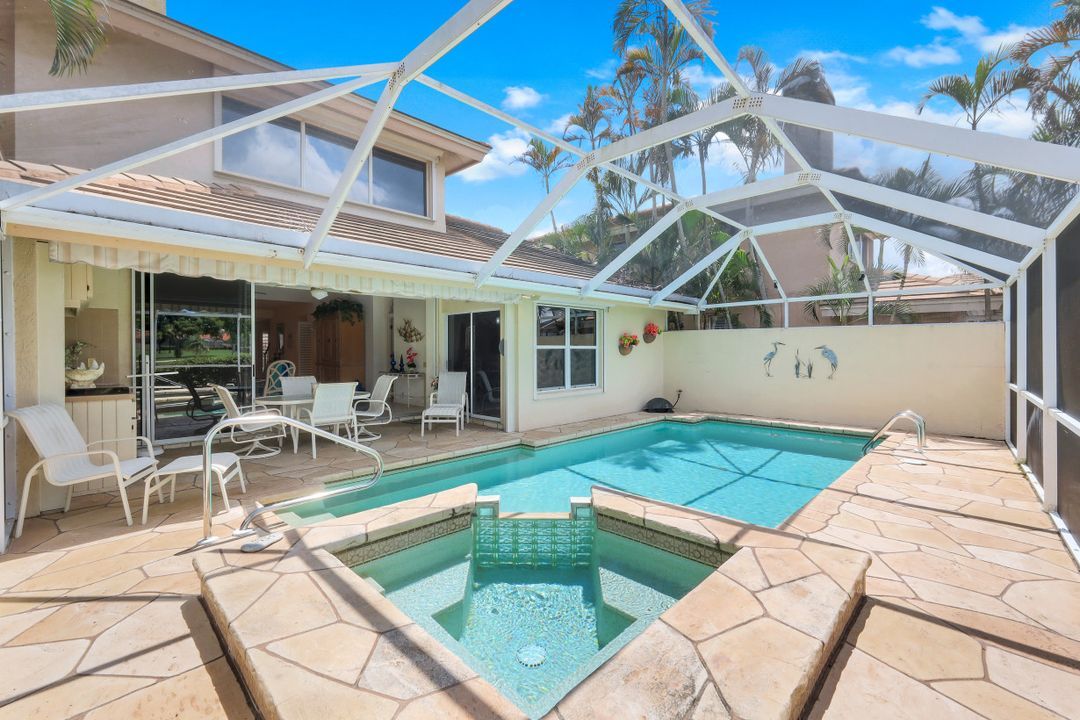 10354 Quail Crown Dr, Naples, FL 34119