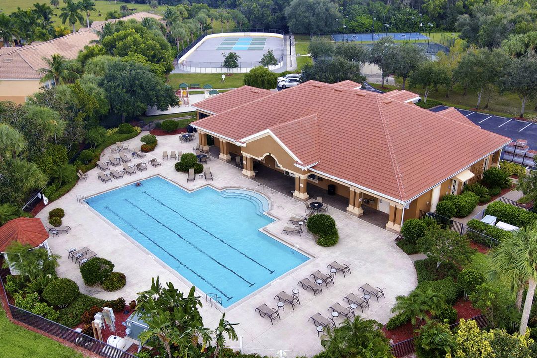 20040 Rookery Dr, Estero, FL 33928