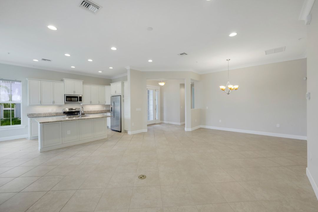 6573 Dominica Dr #101, Naples, FL 34113