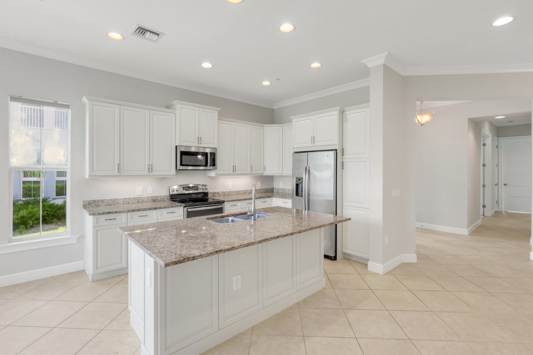 6573 Dominica Dr #101, Naples, FL 34113