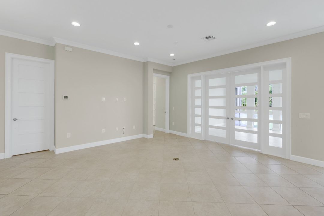6573 Dominica Dr #101, Naples, FL 34113