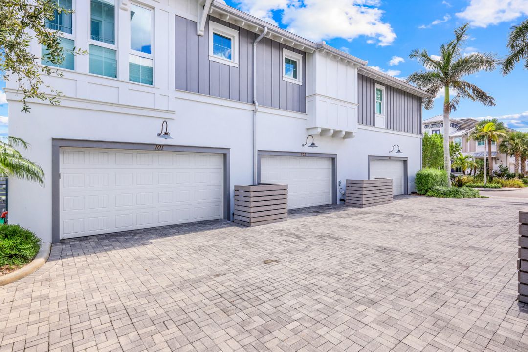 6573 Dominica Dr #101, Naples, FL 34113