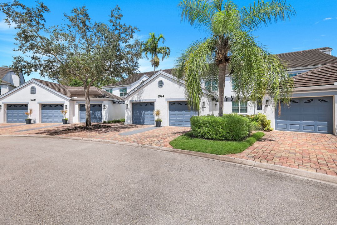 5924 Sand Wedge Ln #2002, Naples, FL 34110