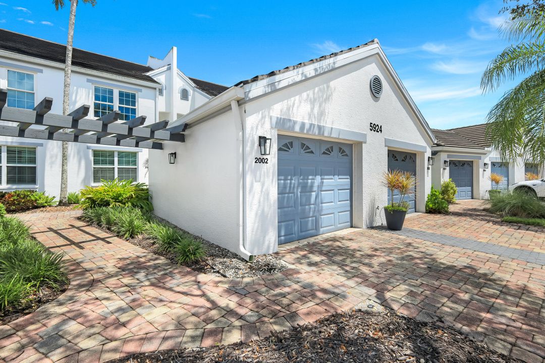 5924 Sand Wedge Ln #2002, Naples, FL 34110
