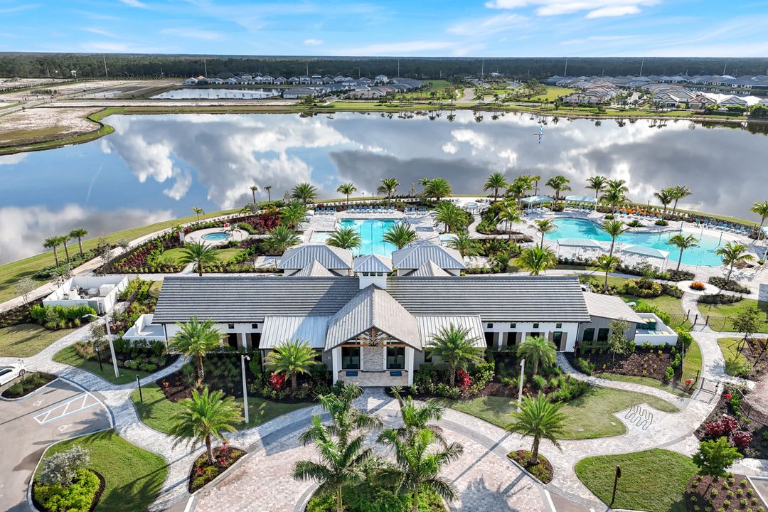 4621 Centaurus Cir, Naples, FL 34120