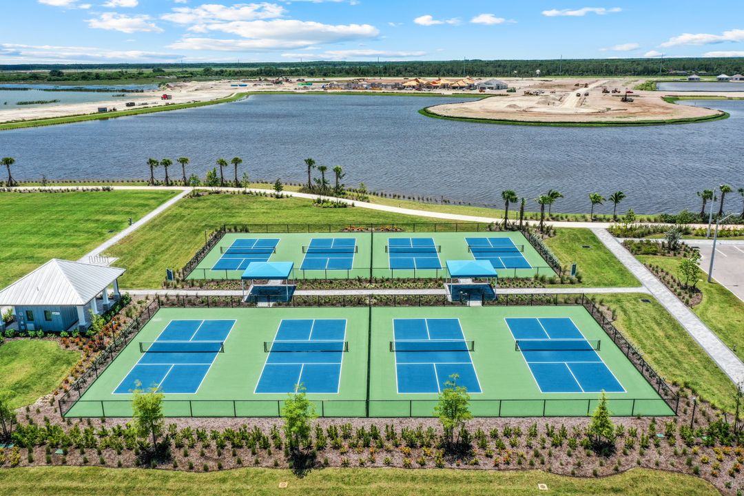 4621 Centaurus Cir, Naples, FL 34120
