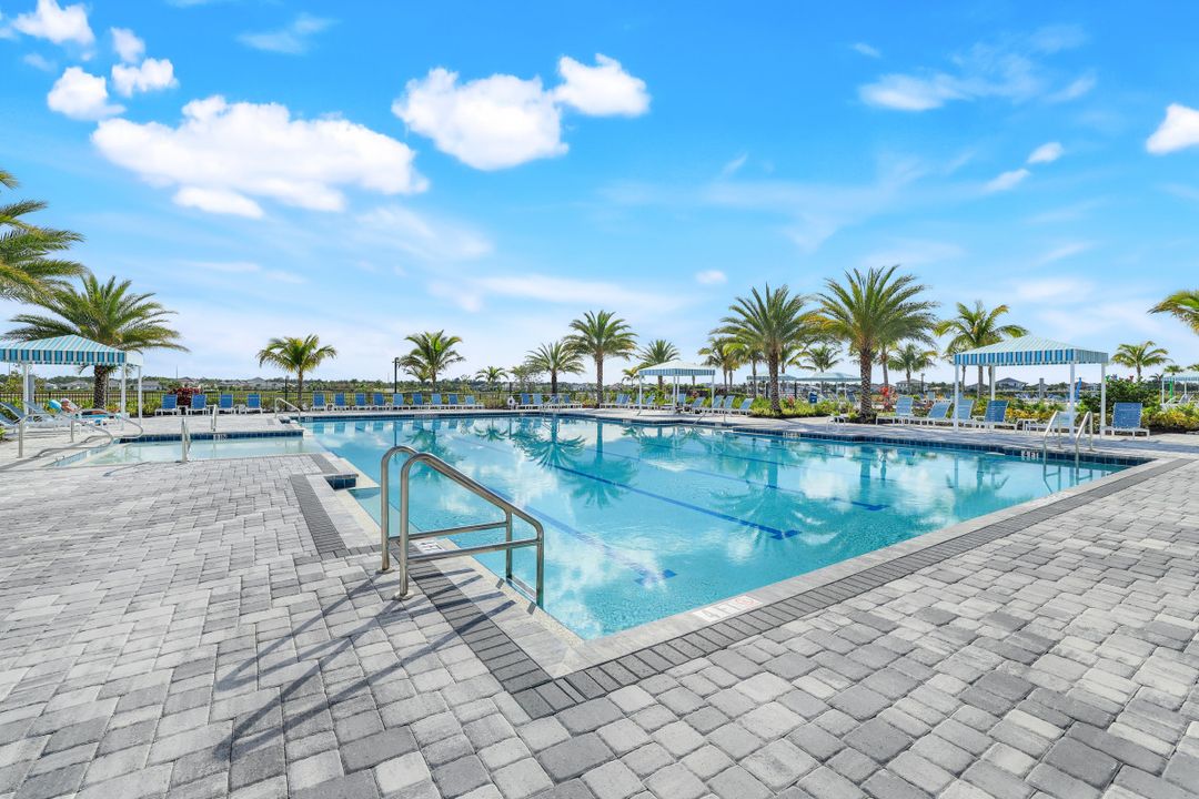4621 Centaurus Cir, Naples, FL 34120