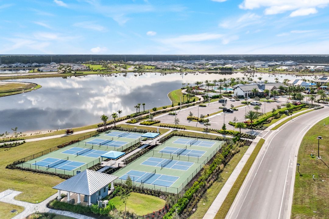 4621 Centaurus Cir, Naples, FL 34120