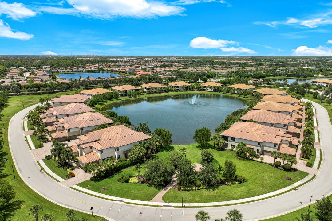 2185 Frangipani Cir #202, Naples, FL 34120