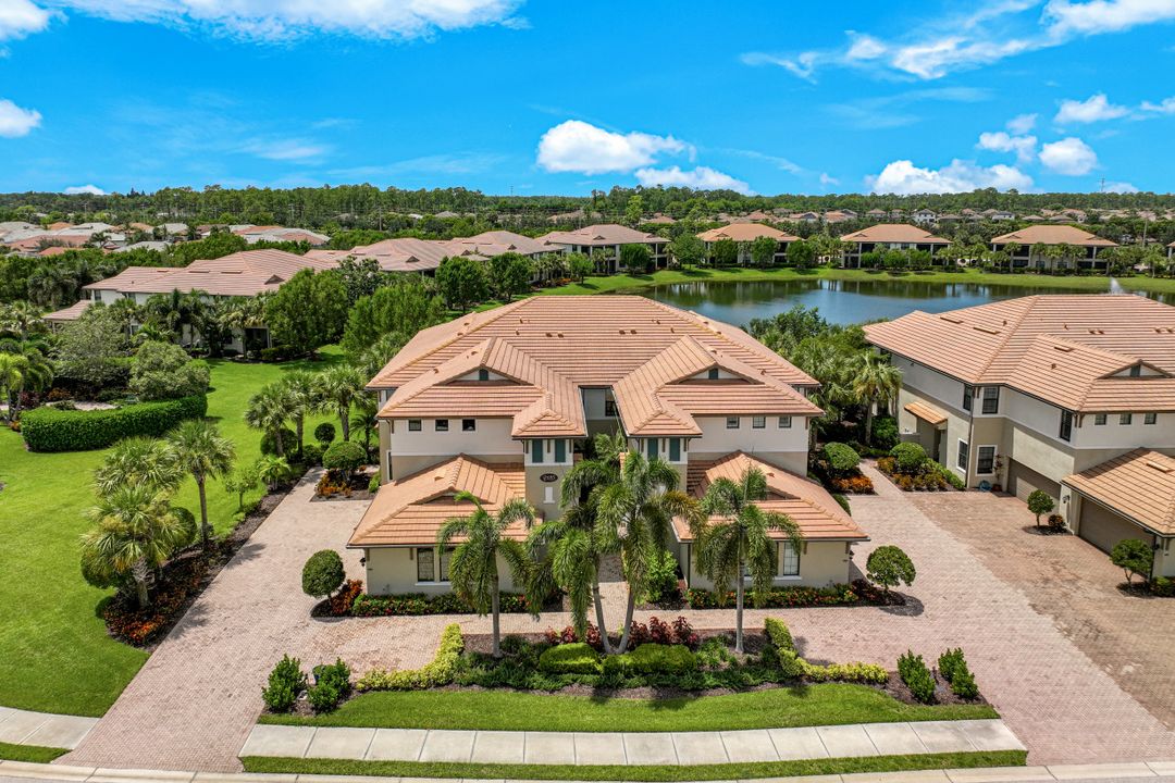 2185 Frangipani Cir #202, Naples, FL 34120