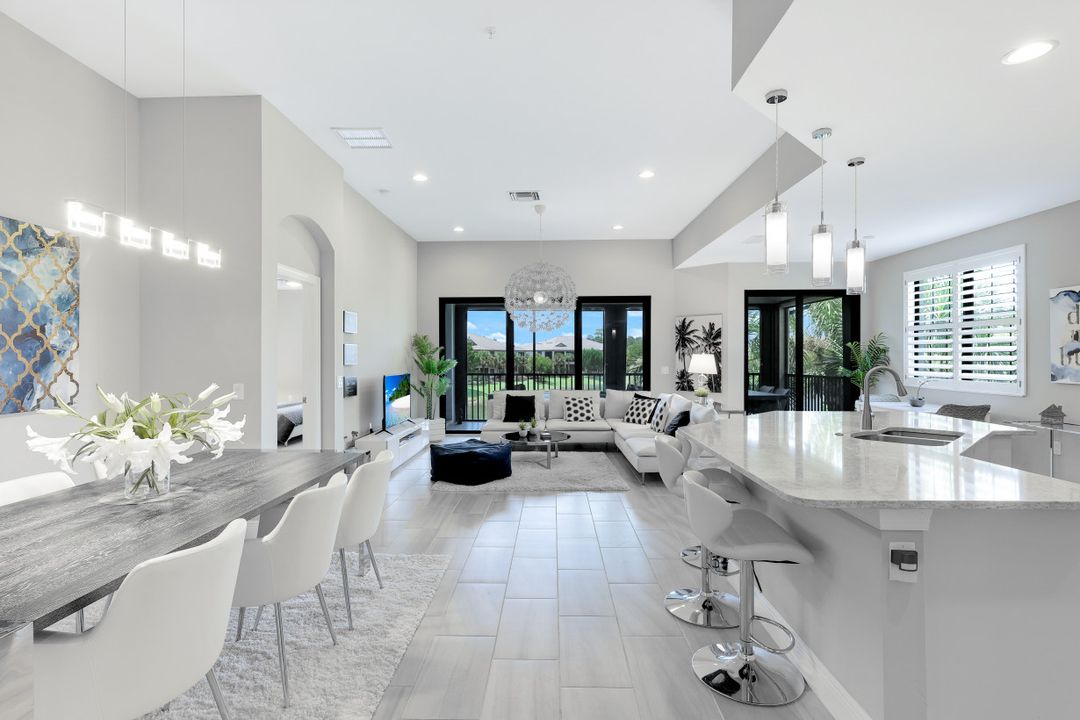 2185 Frangipani Cir #202, Naples, FL 34120