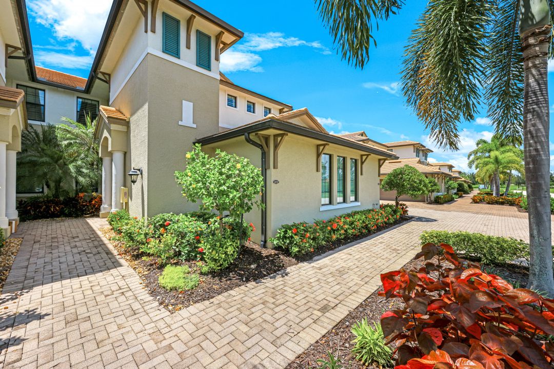 2185 Frangipani Cir #202, Naples, FL 34120