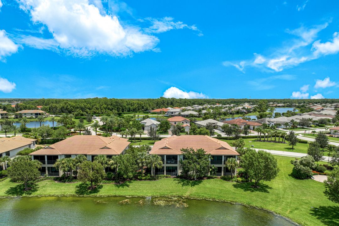 2185 Frangipani Cir #202, Naples, FL 34120