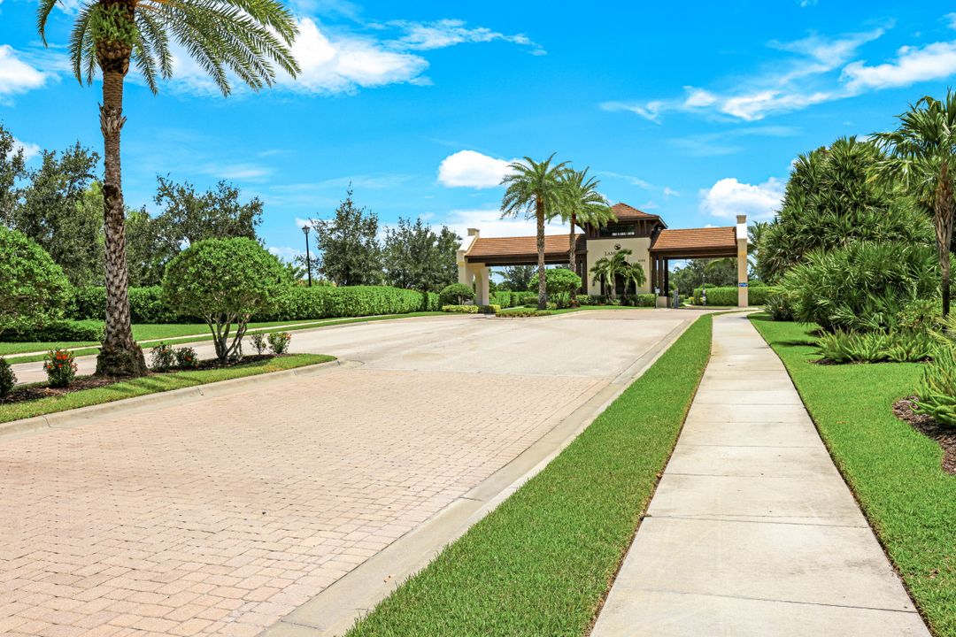 2185 Frangipani Cir #202, Naples, FL 34120