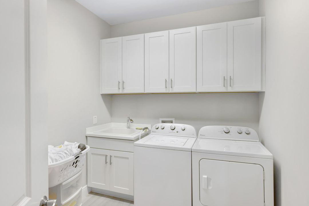 2185 Frangipani Cir #202, Naples, FL 34120