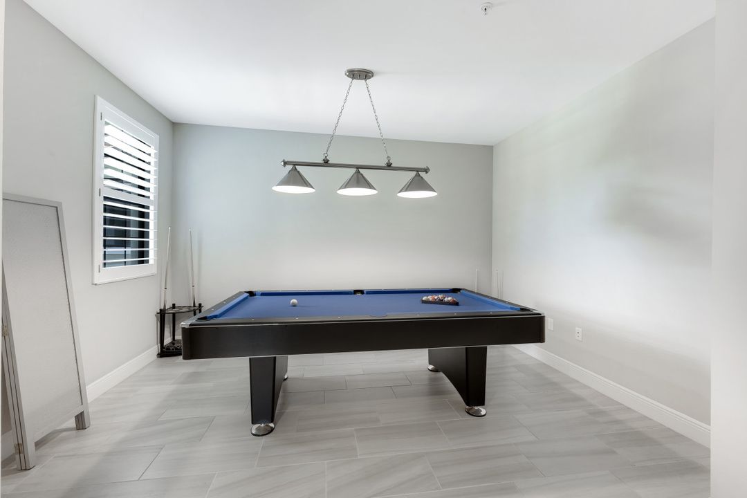 2185 Frangipani Cir #202, Naples, FL 34120
