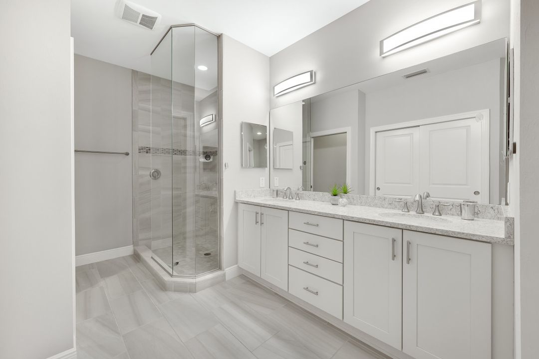 2185 Frangipani Cir #202, Naples, FL 34120