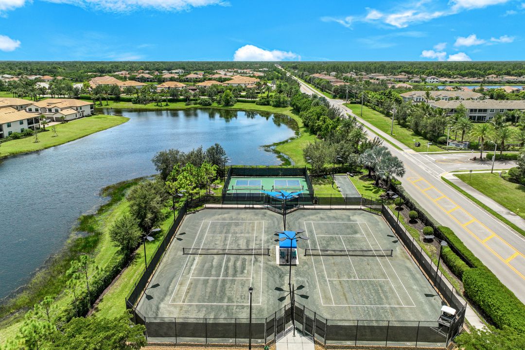 2185 Frangipani Cir #202, Naples, FL 34120
