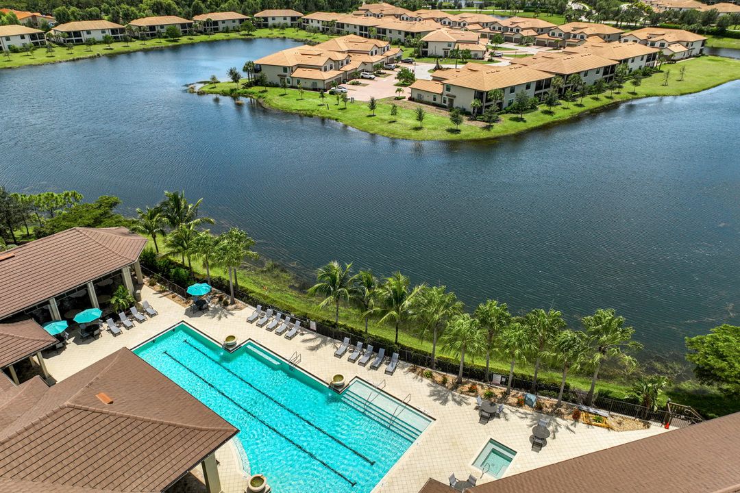 2185 Frangipani Cir #202, Naples, FL 34120