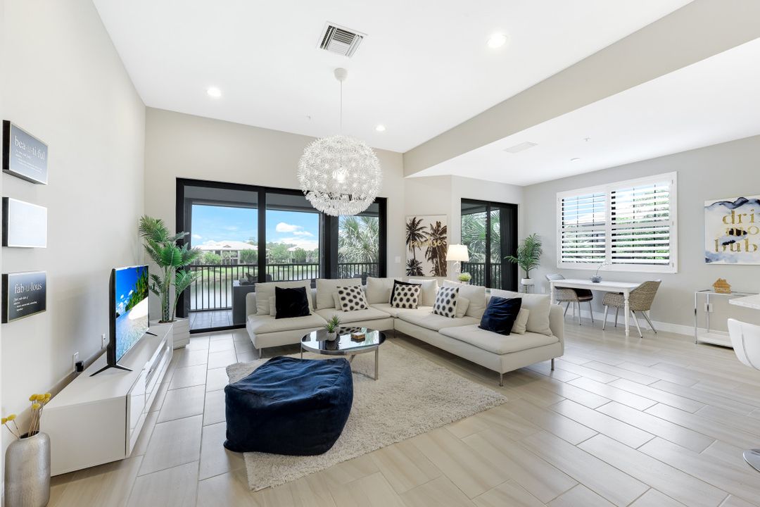 2185 Frangipani Cir #202, Naples, FL 34120