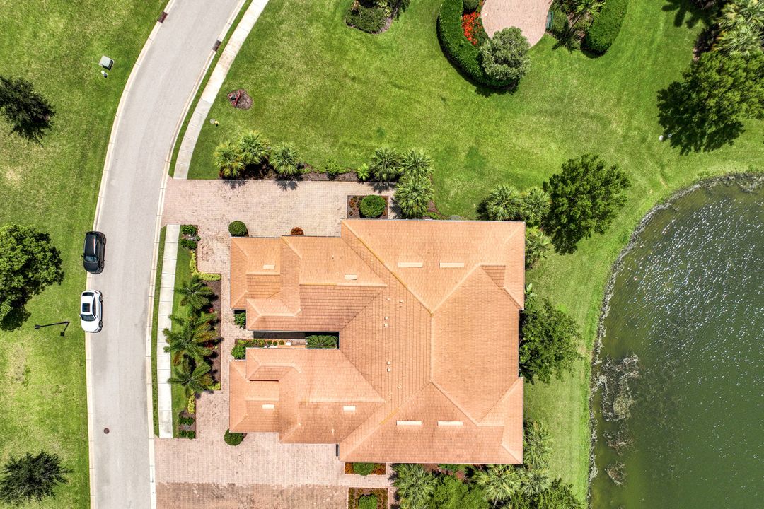 2185 Frangipani Cir #202, Naples, FL 34120