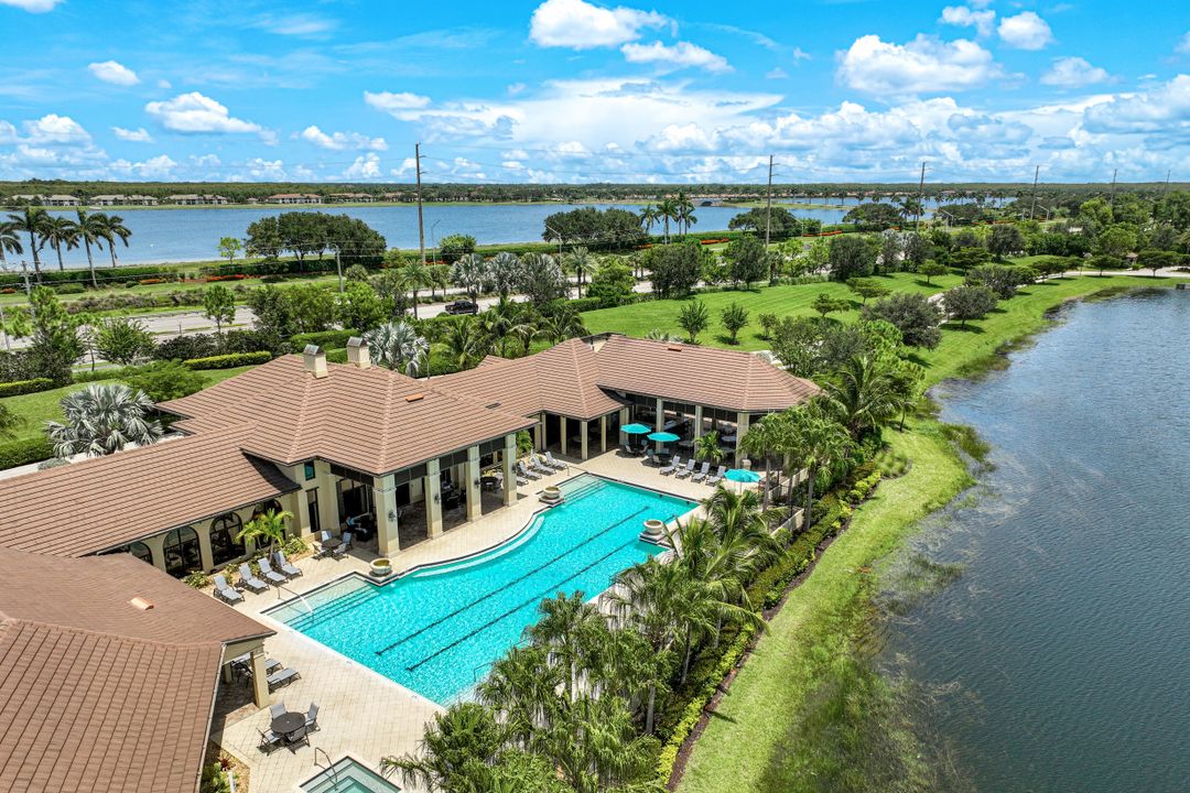 2185 Frangipani Cir #202, Naples, FL 34120