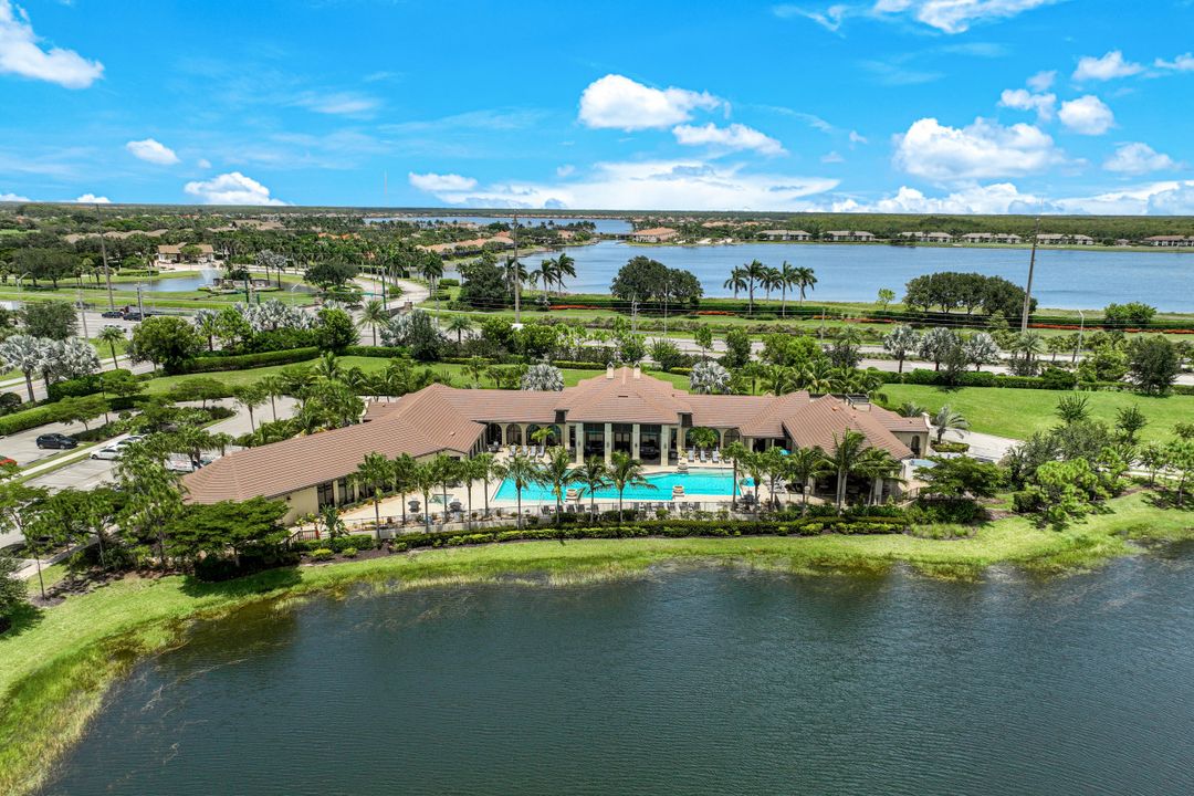 2185 Frangipani Cir #202, Naples, FL 34120