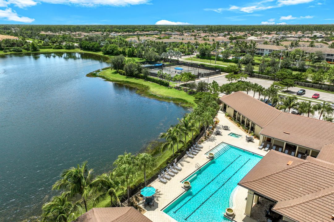 2185 Frangipani Cir #202, Naples, FL 34120