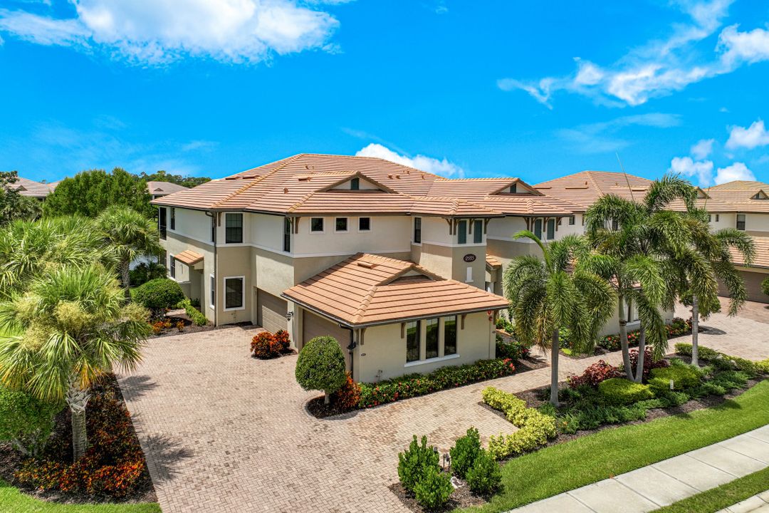 2185 Frangipani Cir #202, Naples, FL 34120