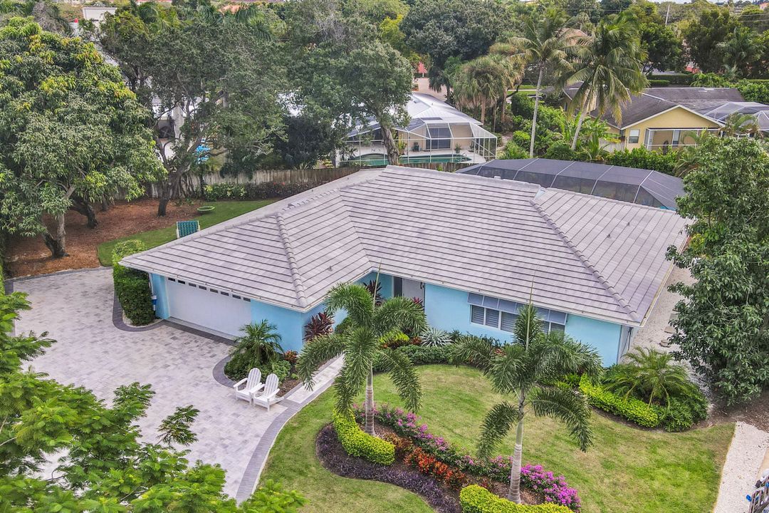 696 Regatta Ct, Naples, FL 34103