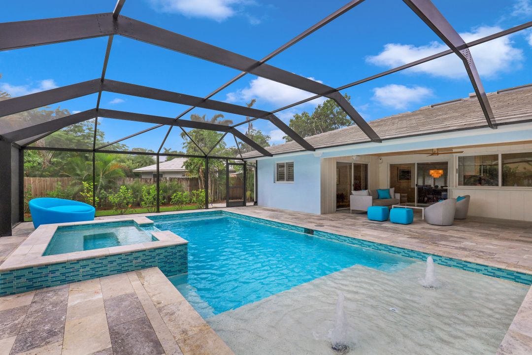 696 Regatta Ct, Naples, FL 34103