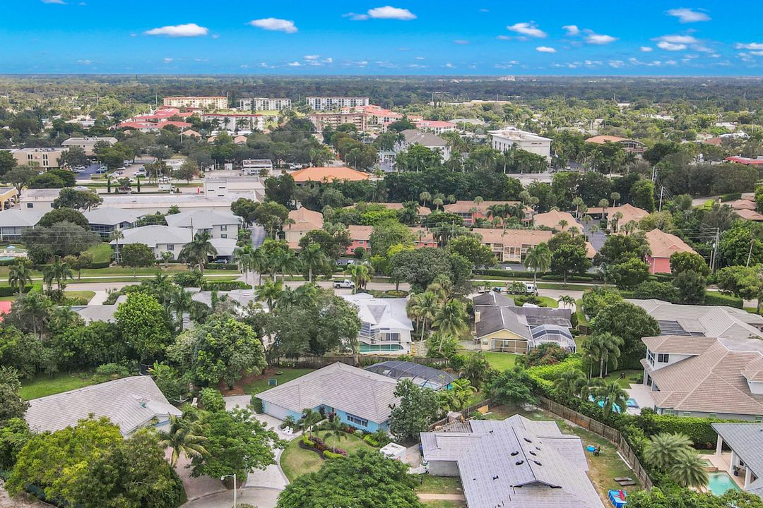 696 Regatta Ct, Naples, FL 34103