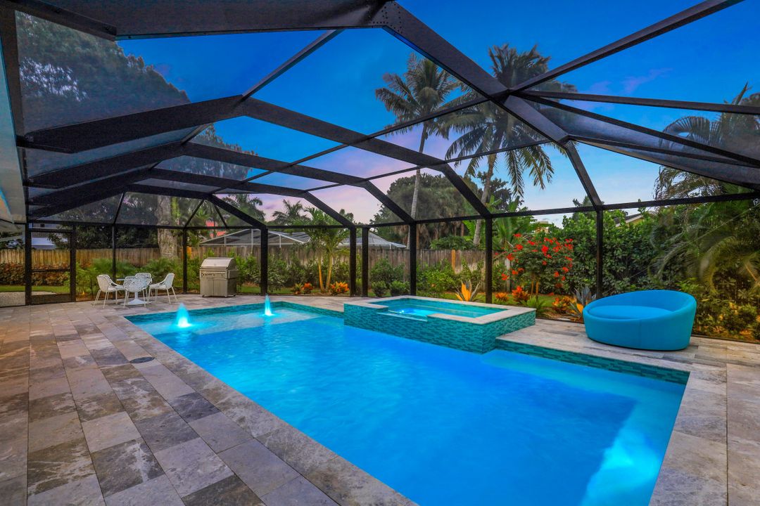 696 Regatta Ct, Naples, FL 34103