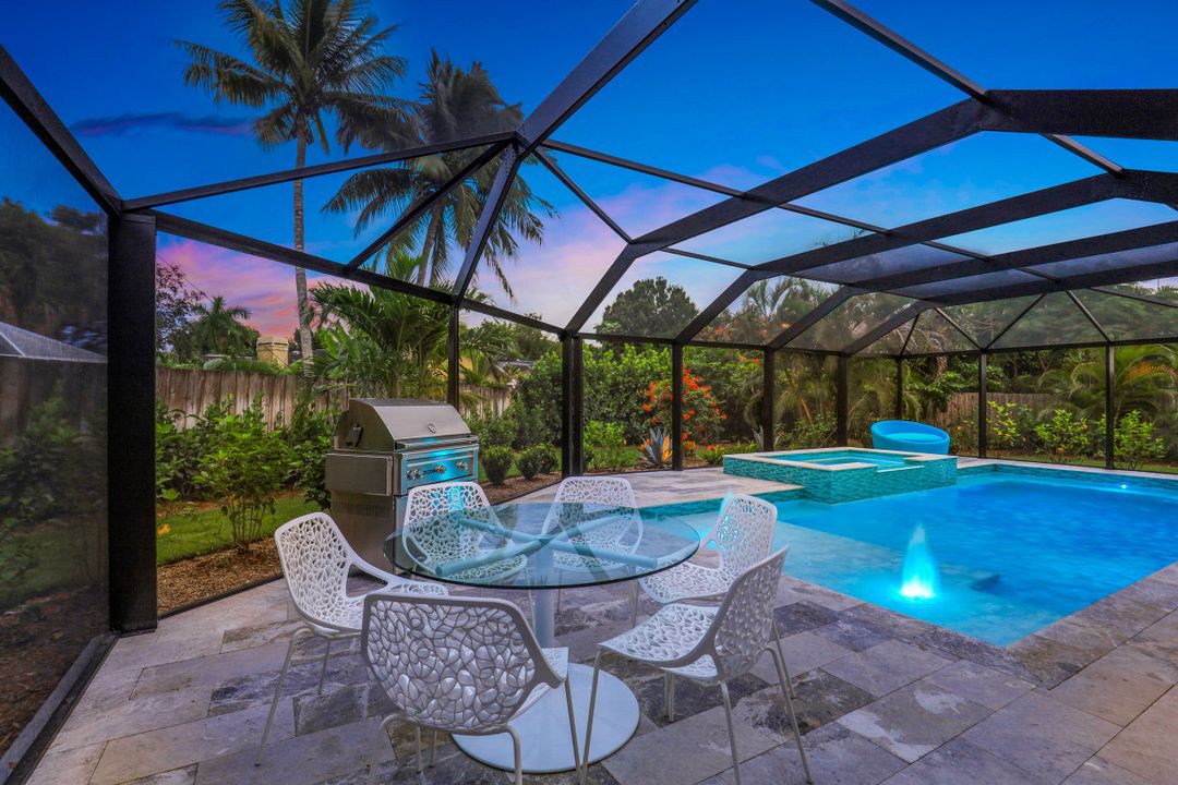 696 Regatta Ct, Naples, FL 34103