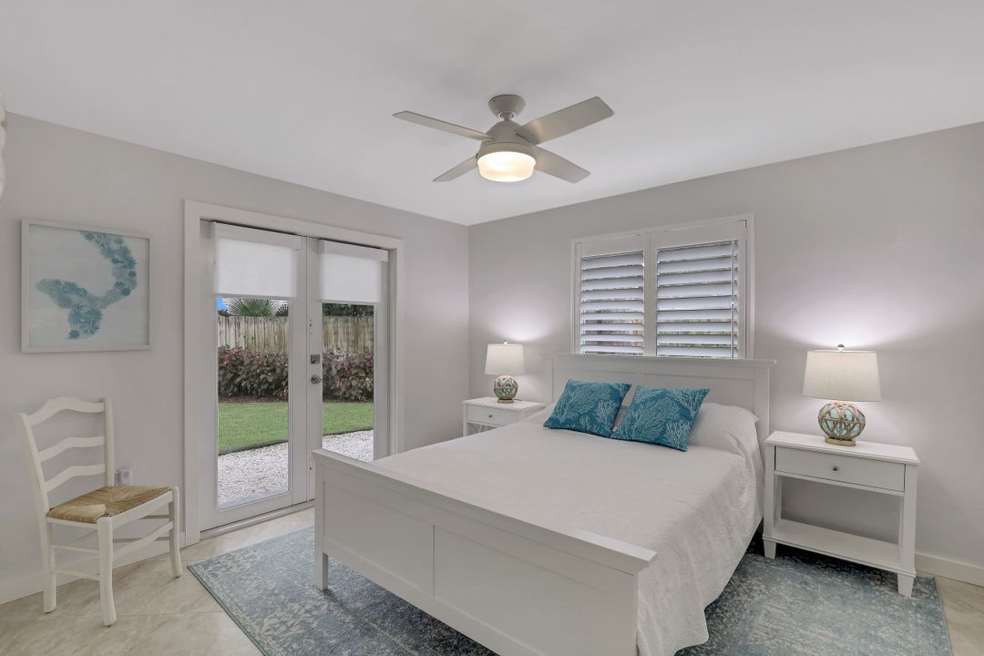 696 Regatta Ct, Naples, FL 34103