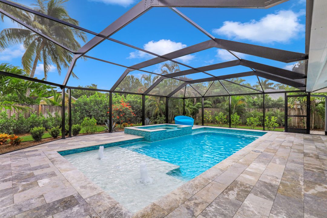 696 Regatta Ct, Naples, FL 34103