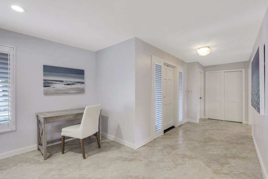 696 Regatta Ct, Naples, FL 34103