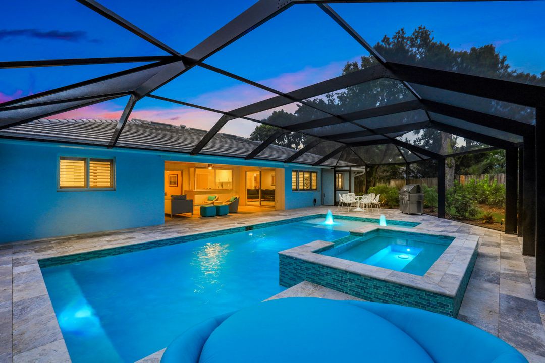 696 Regatta Ct, Naples, FL 34103