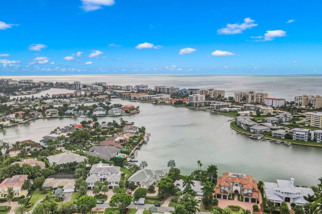 696 Regatta Ct, Naples, FL 34103