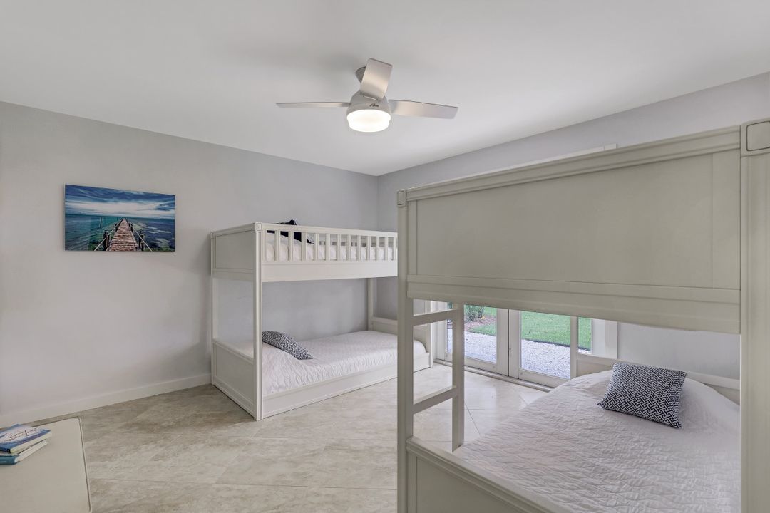 696 Regatta Ct, Naples, FL 34103