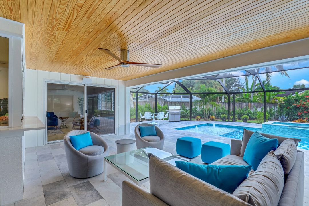 696 Regatta Ct, Naples, FL 34103