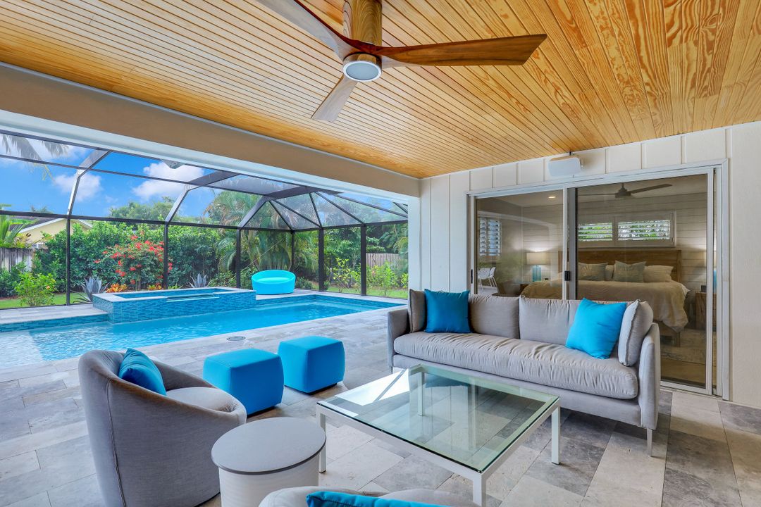 696 Regatta Ct, Naples, FL 34103