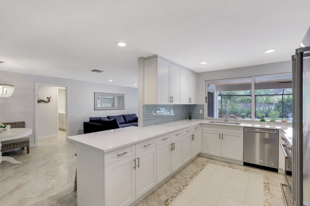 696 Regatta Ct, Naples, FL 34103