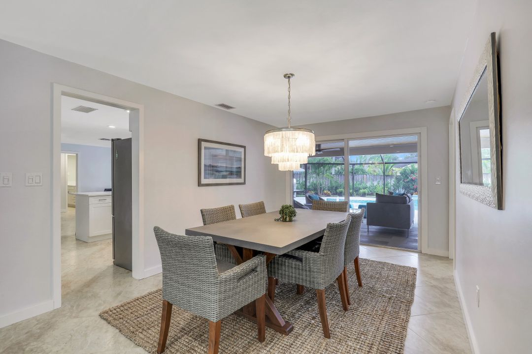 696 Regatta Ct, Naples, FL 34103