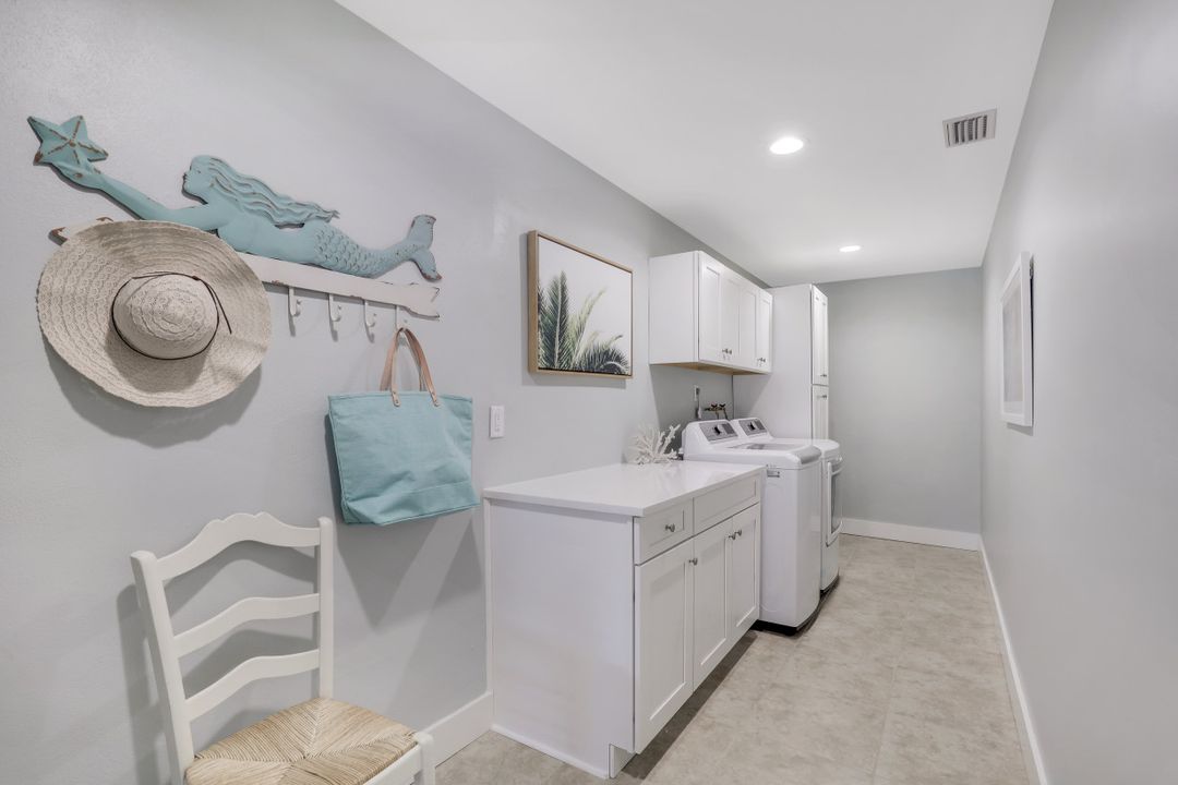 696 Regatta Ct, Naples, FL 34103