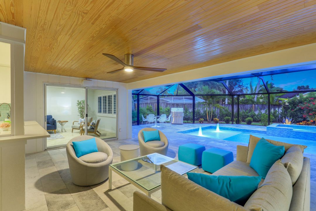 696 Regatta Ct, Naples, FL 34103