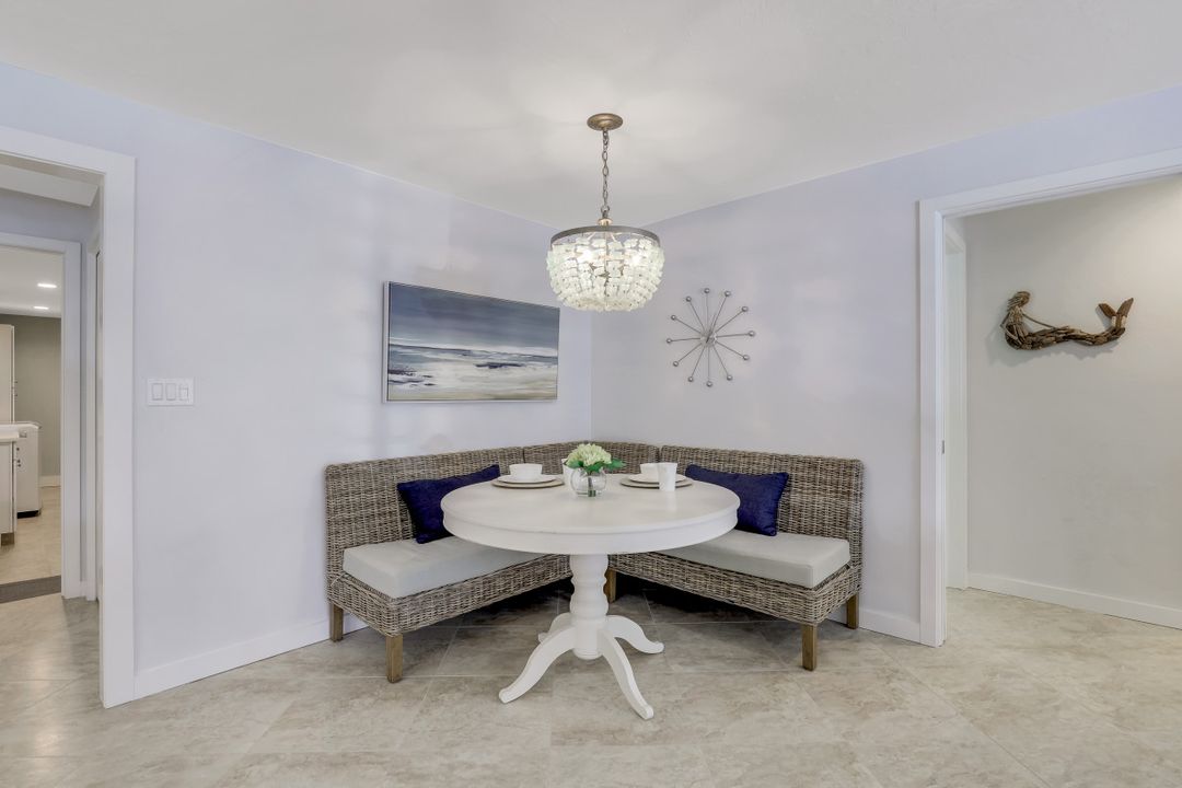 696 Regatta Ct, Naples, FL 34103