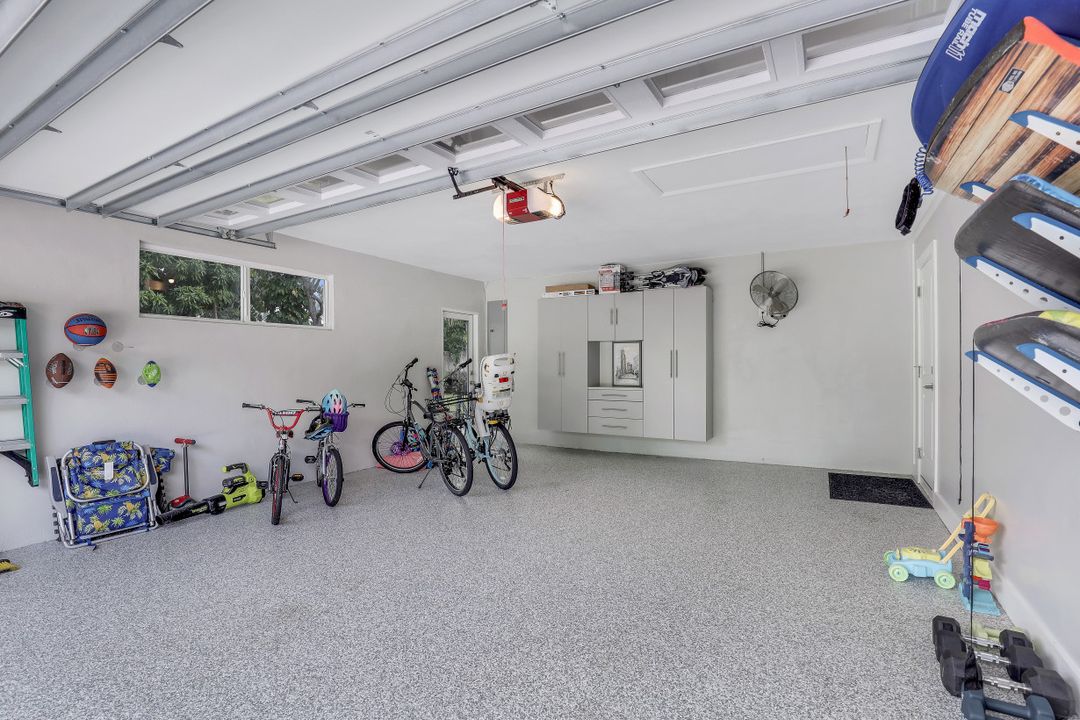 696 Regatta Ct, Naples, FL 34103