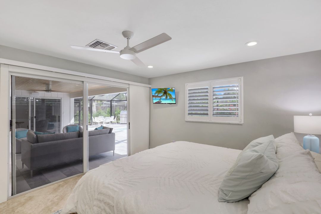 696 Regatta Ct, Naples, FL 34103